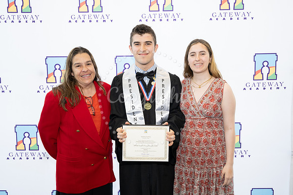 2503GatewayGrad2025-0945