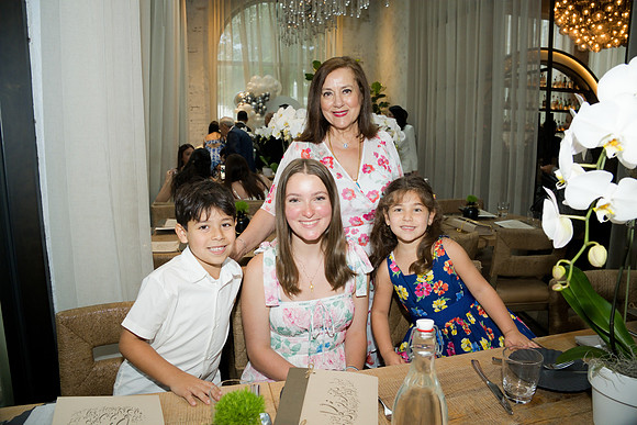 Angelina-GRAD26-0095