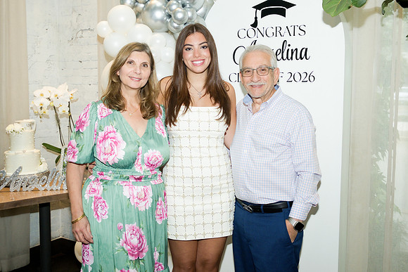 Angelina-GRAD26-0112