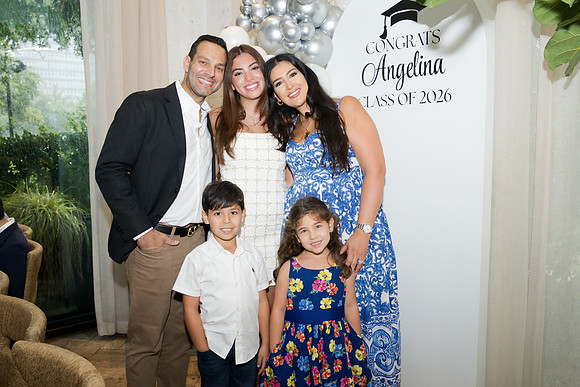 Angelina-GRAD26-0140
