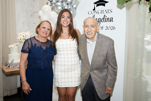 Angelina-GRAD26-0171