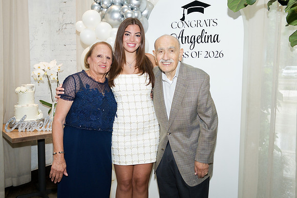 Angelina-GRAD26-0177