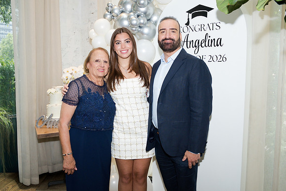 Angelina-GRAD26-0191