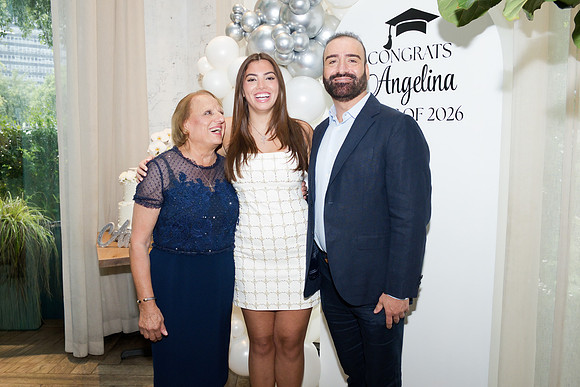 Angelina-GRAD26-0192