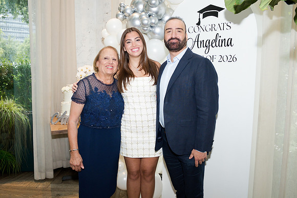 Angelina-GRAD26-0193