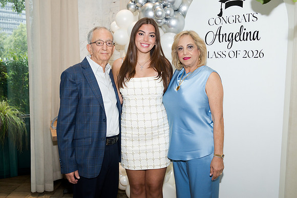 Angelina-GRAD26-0206