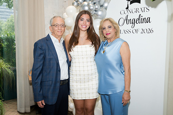 Angelina-GRAD26-0208