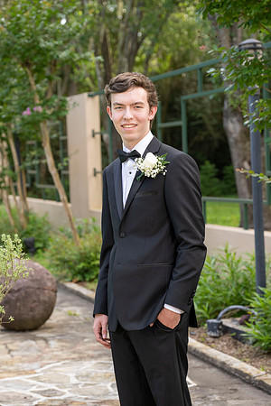 2351PreProm-StrakeJesuit-0062