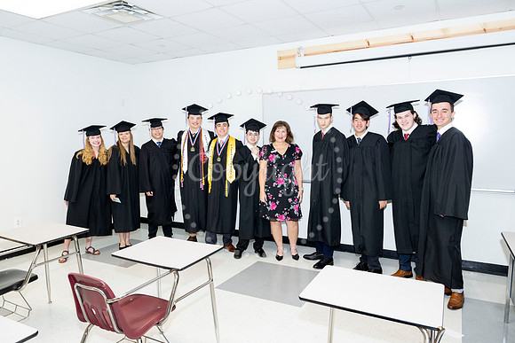 2358GatewayGrad2023-0452