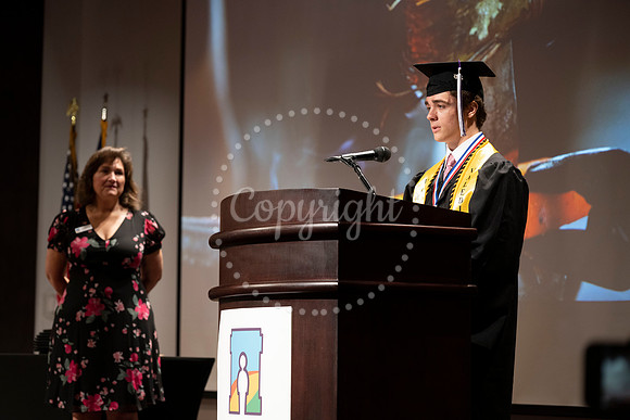 2358GatewayGrad2023-0583
