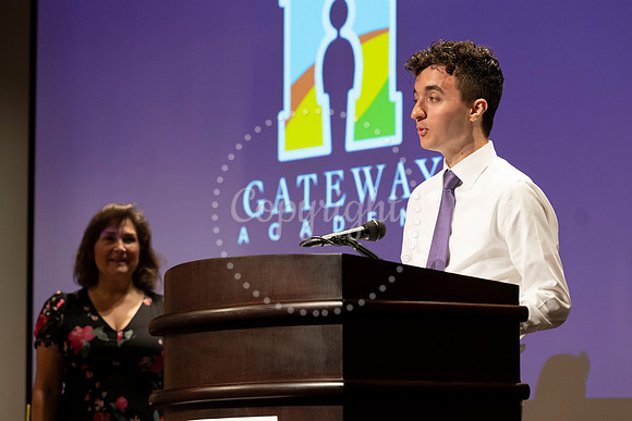 2358GatewayGrad2023-0134