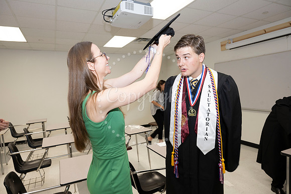 2358GatewayGrad2023-0357