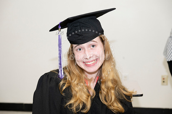 2358GatewayGrad2023-0392