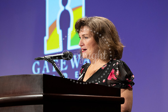 2358GatewayGrad2023-0545