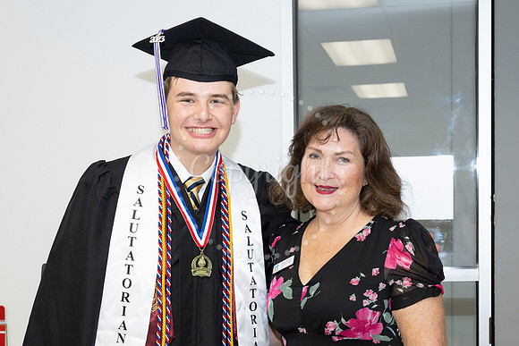 2358GatewayGrad2023-0416