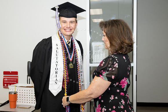 2358GatewayGrad2023-0411