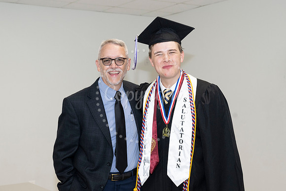 2358GatewayGrad2023-0377