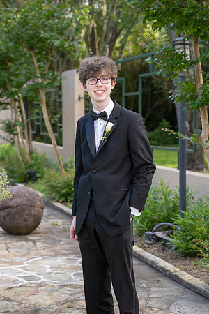 2351PreProm-StrakeJesuit-0017