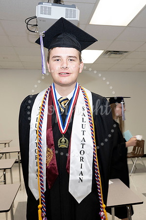 2358GatewayGrad2023-0369