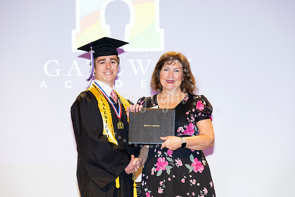 2358GatewayGrad2023-0563