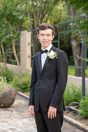 2351PreProm-StrakeJesuit-0046