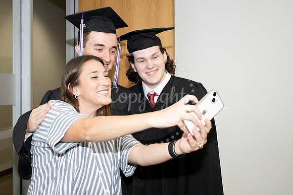 2358GatewayGrad2023-0474