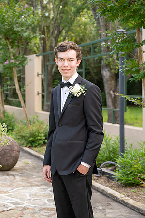 2351PreProm-StrakeJesuit-0051