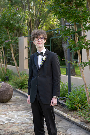 2351PreProm-StrakeJesuit-0012
