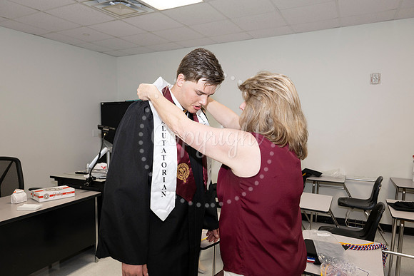 2358GatewayGrad2023-0335