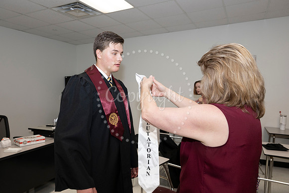 2358GatewayGrad2023-0333