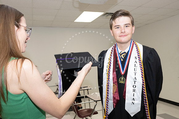 2358GatewayGrad2023-0356