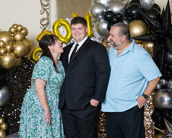 2496-StrakeJesuit-Prom2025-0101