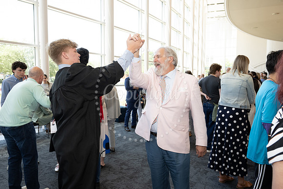 2503GatewayGrad2025-0988
