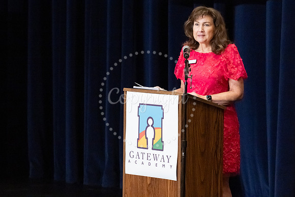 2503GatewayGrad2025-0595