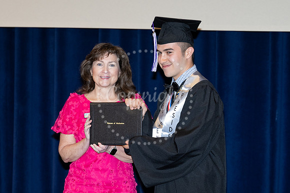 2503GatewayGrad2025-0870