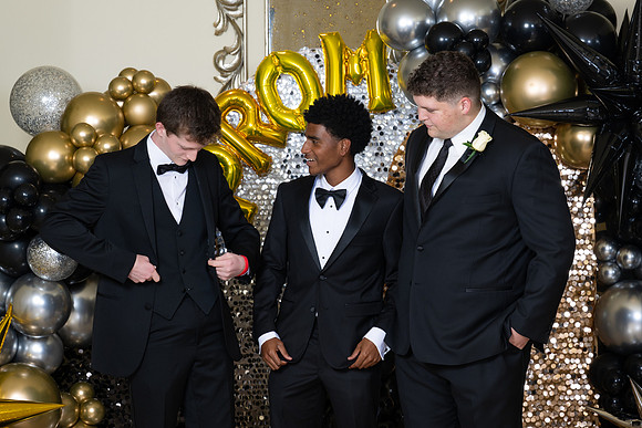 2496-StrakeJesuit-Prom2025-0308