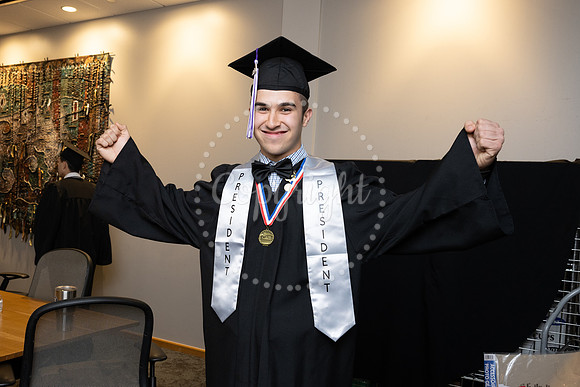 2503GatewayGrad2025-0406