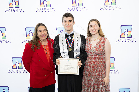 2503GatewayGrad2025-0947