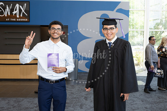 2503GatewayGrad2025-1018