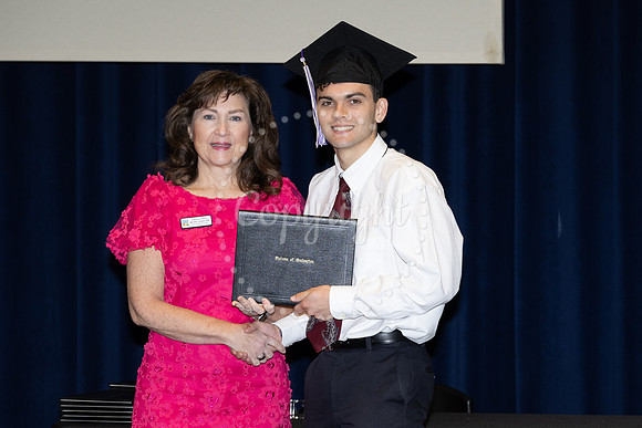 2503GatewayGrad2025-0145